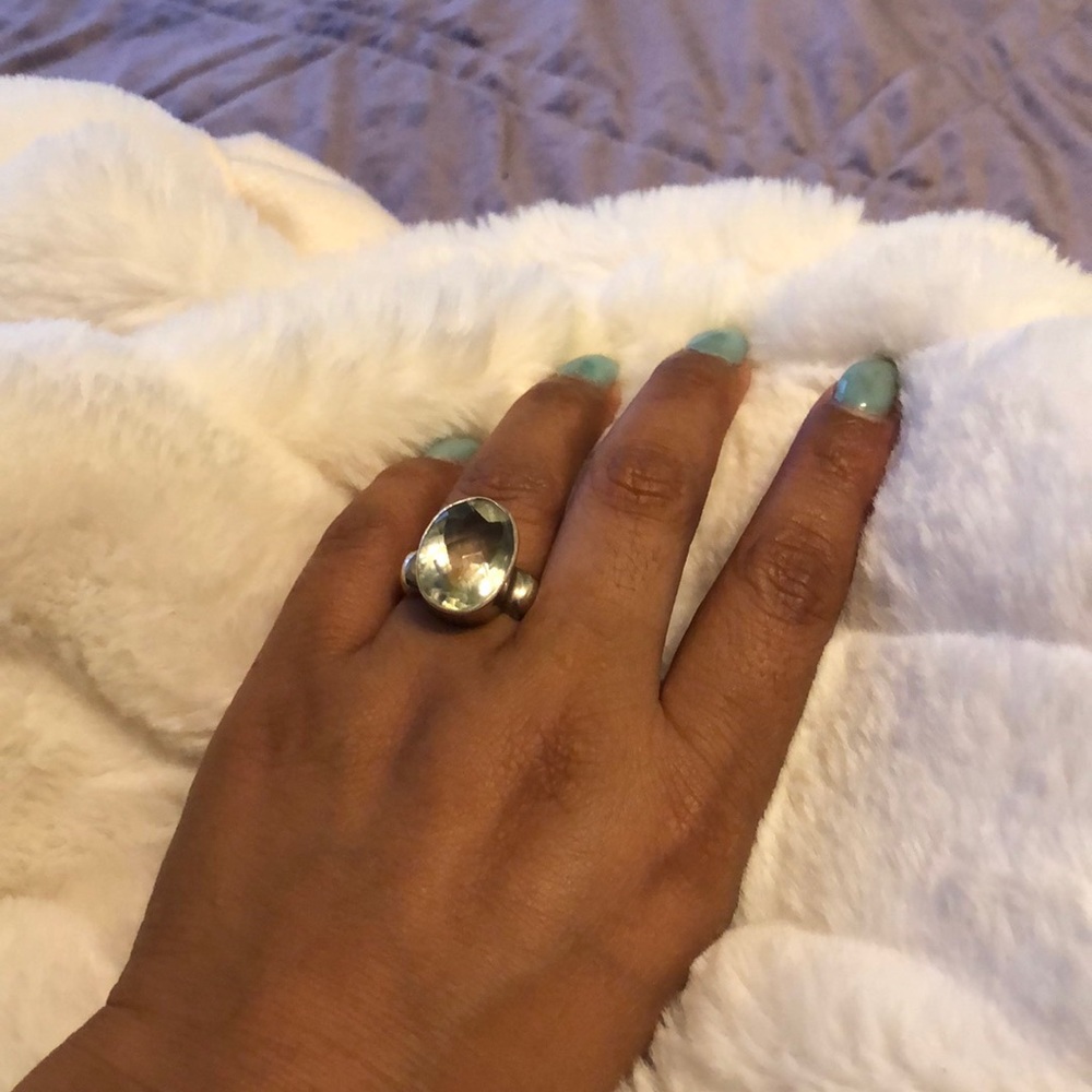 Stunning silver ring size 8. With beautiful stone